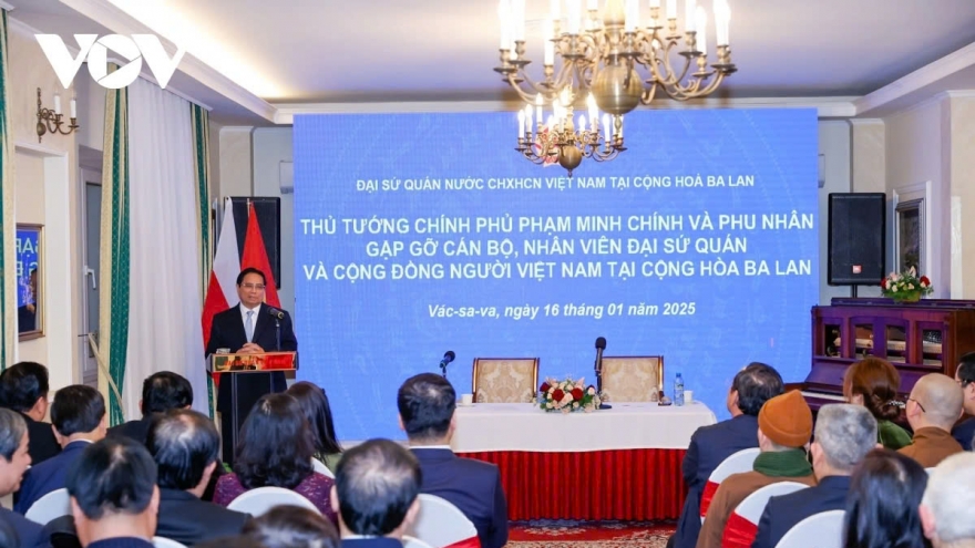 PM Pham Minh Chinh meets with Vietnamese community in Poland